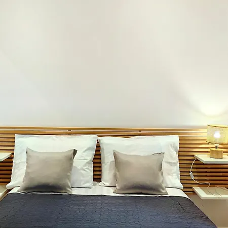 Archo's 2 Smart Location, Private Parking Apartment