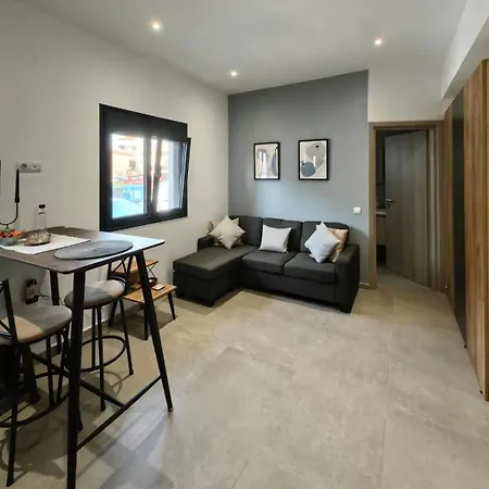 Archo's 2 Smart Location, Private Parking *