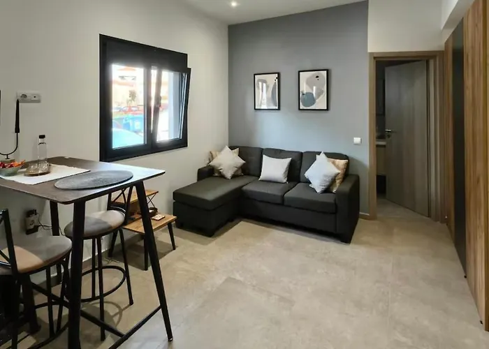 Archo's 2 Smart Location, Private Parking *